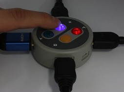 画像ギャラリー No.006のサムネイル画像 / スーファミ用ゲームパッドのボタン部を模した3ポートUSBハブとHDMIセレクター,小型ポーチが発売