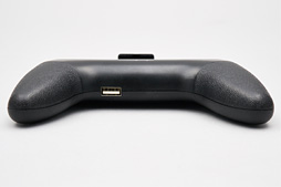 画像ギャラリー No.005のサムネイル画像 / スマートフォン横持ち用グリップと冷却ファン,バッテリーがセットになった「スマクール」を試す。意外とアリかも