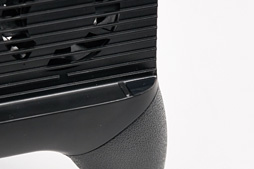 画像ギャラリー No.009のサムネイル画像 / スマートフォン横持ち用グリップと冷却ファン,バッテリーがセットになった「スマクール」を試す。意外とアリかも