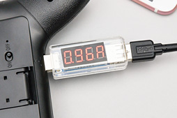 画像ギャラリー No.016のサムネイル画像 / スマートフォン横持ち用グリップと冷却ファン,バッテリーがセットになった「スマクール」を試す。意外とアリかも