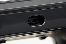 画像集 No.011のサムネイル画像 / カスタマイズ可能なPC&PS4用ゲームパッド「Revolution Pro Controller 2」レビュー。4つの追加ボタンと調整可能なアナログスティックが魅力