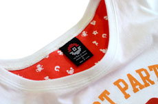 画像ギャラリー No.028のサムネイル画像 / 「THE KING OF GAMES」の新作はポケモンがモチーフの「ポケモンカレッジ/マイファーストパートナー」Tシャツ。ポケモンセンターでも発売