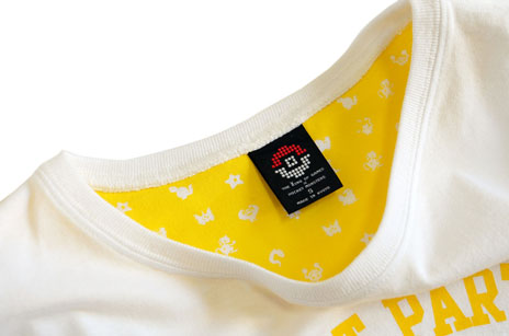 画像ギャラリー No.033のサムネイル画像 / 「THE KING OF GAMES」の新作はポケモンがモチーフの「ポケモンカレッジ/マイファーストパートナー」Tシャツ。ポケモンセンターでも発売