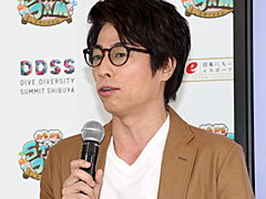 画像ギャラリー No.003のサムネイル画像 / スマホ向けリアルタイム3D対戦ゲーム「ハチャメチャ STARJAM」のイベントレポート。お笑いタレントの田村 淳さんと西尾季隆さんがタイムラグのない対戦プレイを体験