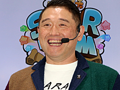 画像ギャラリー No.004のサムネイル画像 / スマホ向けリアルタイム3D対戦ゲーム「ハチャメチャ STARJAM」のイベントレポート。お笑いタレントの田村 淳さんと西尾季隆さんがタイムラグのない対戦プレイを体験