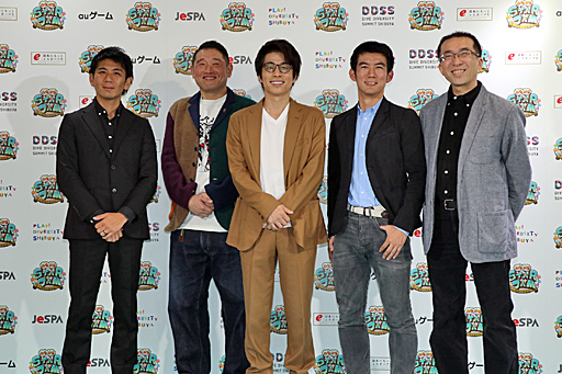 画像ギャラリー No.008のサムネイル画像 / スマホ向けリアルタイム3D対戦ゲーム「ハチャメチャ STARJAM」のイベントレポート。お笑いタレントの田村 淳さんと西尾季隆さんがタイムラグのない対戦プレイを体験