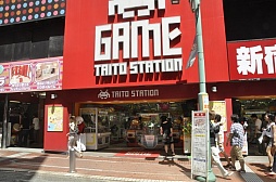 画像ギャラリー No.001のサムネイル画像 / 話題のゆるキャラ(?)「ふなっしー」がタイトーステーションに来店。自身のプライズ景品を紹介したイベントの模様をレポート