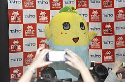 画像ギャラリー No.007のサムネイル画像 / 話題のゆるキャラ(?)「ふなっしー」がタイトーステーションに来店。自身のプライズ景品を紹介したイベントの模様をレポート