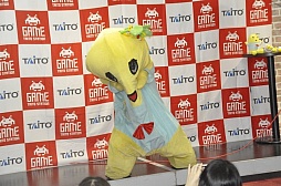画像ギャラリー No.021のサムネイル画像 / 話題のゆるキャラ(?)「ふなっしー」がタイトーステーションに来店。自身のプライズ景品を紹介したイベントの模様をレポート