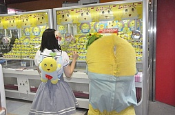 画像ギャラリー No.023のサムネイル画像 / 話題のゆるキャラ(?)「ふなっしー」がタイトーステーションに来店。自身のプライズ景品を紹介したイベントの模様をレポート