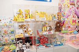 画像ギャラリー No.009のサムネイル画像 / PlayStationやメガドライブがトランスフォームする新商品も登場。「2015タカラトミーアーツ新春商談会」をレポート