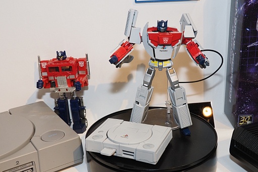 画像ギャラリー No.013のサムネイル画像 / PlayStationやメガドライブがトランスフォームする新商品も登場。「2015タカラトミーアーツ新春商談会」をレポート