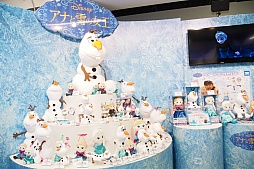 画像ギャラリー No.024のサムネイル画像 / PlayStationやメガドライブがトランスフォームする新商品も登場。「2015タカラトミーアーツ新春商談会」をレポート