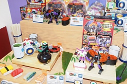 画像ギャラリー No.029のサムネイル画像 / PlayStationやメガドライブがトランスフォームする新商品も登場。「2015タカラトミーアーツ新春商談会」をレポート