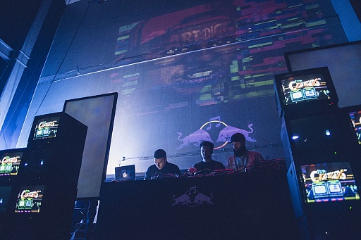 画像集#011のサムネイル/“ゲーム音楽”をテーマに,ミュージシャン,クリエイター,そしてオーディエンスが一体に。「RBMA PRESENTS 1UP: CART DIGGERS LIVE」をレポート