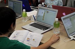 画像ギャラリー No.009のサムネイル画像 / ネクソンのキャラクターを使った子供向けのプログラミングイベント「2016年夏休みネクソン1日社員体験」をレポート