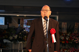 画像ギャラリー No.002のサムネイル画像 / 国内最大級のVR施設「VR ZONE SHINJUKU」がオープン。ダレノガレ明美さんとウーマンラッシュアワーが興奮を語ったセレモニーをレポート