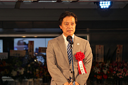 画像ギャラリー No.003のサムネイル画像 / 国内最大級のVR施設「VR ZONE SHINJUKU」がオープン。ダレノガレ明美さんとウーマンラッシュアワーが興奮を語ったセレモニーをレポート