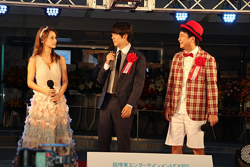 画像ギャラリー No.005のサムネイル画像 / 国内最大級のVR施設「VR ZONE SHINJUKU」がオープン。ダレノガレ明美さんとウーマンラッシュアワーが興奮を語ったセレモニーをレポート