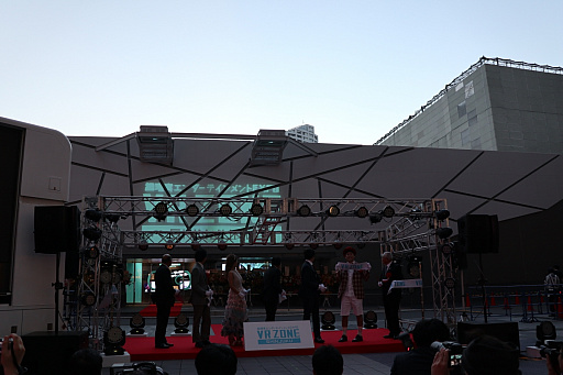 画像ギャラリー No.007のサムネイル画像 / 国内最大級のVR施設「VR ZONE SHINJUKU」がオープン。ダレノガレ明美さんとウーマンラッシュアワーが興奮を語ったセレモニーをレポート