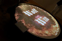 画像ギャラリー No.007のサムネイル画像 / 高橋名人が「人狼」でAIと対決! VR映像とプロジェクションマッピングを用いるゲームスペース「VR人狼渋谷」で行われたイベントをレポート