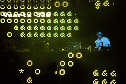 画像ギャラリー No.002のサムネイル画像 / LIQUIDROOMが「ベア・ナックル」や「LSD」のサウンドで包まれた。レッドブルのゲーム音楽イベント「DIGGIN' IN THE CARTS」をレポート