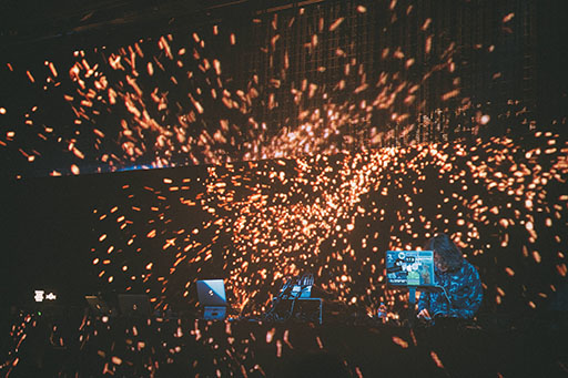 画像ギャラリー No.003のサムネイル画像 / LIQUIDROOMが「ベア・ナックル」や「LSD」のサウンドで包まれた。レッドブルのゲーム音楽イベント「DIGGIN' IN THE CARTS」をレポート