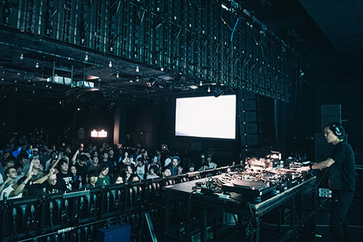 画像ギャラリー No.007のサムネイル画像 / LIQUIDROOMが「ベア・ナックル」や「LSD」のサウンドで包まれた。レッドブルのゲーム音楽イベント「DIGGIN' IN THE CARTS」をレポート