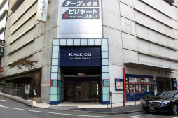 画像ギャラリー No.001のサムネイル画像 / VRやARゲームを体験しながら,食事も楽しめる「VREX 渋谷宮益坂店」が本日オープン。記念イベントでは叶 美香さんがVRを体験