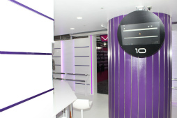 画像ギャラリー No.003のサムネイル画像 / VRやARゲームを体験しながら,食事も楽しめる「VREX 渋谷宮益坂店」が本日オープン。記念イベントでは叶 美香さんがVRを体験