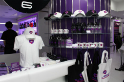 画像ギャラリー No.008のサムネイル画像 / VRやARゲームを体験しながら,食事も楽しめる「VREX 渋谷宮益坂店」が本日オープン。記念イベントでは叶 美香さんがVRを体験