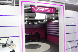 画像ギャラリー No.009のサムネイル画像 / VRやARゲームを体験しながら,食事も楽しめる「VREX 渋谷宮益坂店」が本日オープン。記念イベントでは叶 美香さんがVRを体験