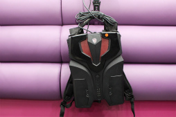 画像ギャラリー No.011のサムネイル画像 / VRやARゲームを体験しながら,食事も楽しめる「VREX 渋谷宮益坂店」が本日オープン。記念イベントでは叶 美香さんがVRを体験