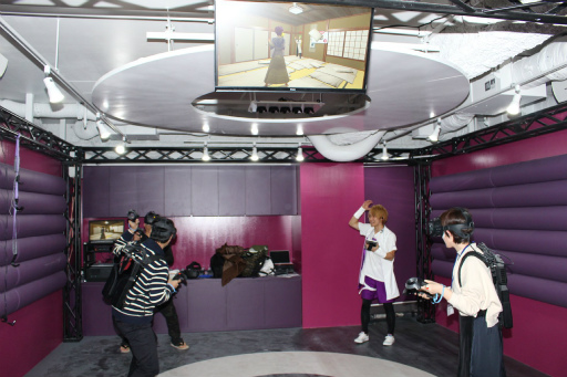 画像ギャラリー No.013のサムネイル画像 / VRやARゲームを体験しながら,食事も楽しめる「VREX 渋谷宮益坂店」が本日オープン。記念イベントでは叶 美香さんがVRを体験