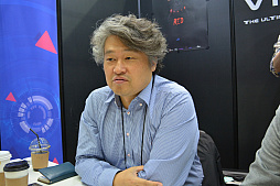 画像ギャラリー No.004のサムネイル画像 / これは完全にVRライド系アトラクション。コックピットが動きまわる大型VR機器「VRON」はとにかくすごかった