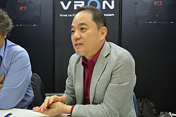 画像ギャラリー No.005のサムネイル画像 / これは完全にVRライド系アトラクション。コックピットが動きまわる大型VR機器「VRON」はとにかくすごかった