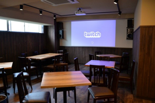 画像ギャラリー No.001のサムネイル画像 / 有馬温泉にeスポーツを観戦できるバー「BAR DE GOZAR」がオープン