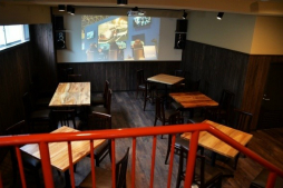 画像ギャラリー No.003のサムネイル画像 / 有馬温泉にeスポーツを観戦できるバー「BAR DE GOZAR」がオープン