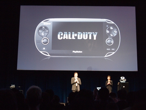 画像ギャラリー No.002のサムネイル画像 / “NGP版CoD”がくる! 「PlayStation Meeting 2011」会場でActivisionからNGP用「Call of Duty」の開発が発表に