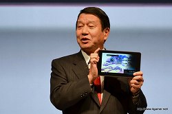 画像ギャラリー No.012のサムネイル画像 / Android 3.0搭載タブレット「Optimas Pad L-06C」は3月下旬発売予定。「Xperia arc SO-01C」「MEDIAS N-04C」も発表された「NTTドコモ 新モデル発表会 2011春」レポート