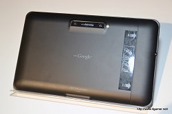 画像ギャラリー No.031のサムネイル画像 / Android 3.0搭載タブレット「Optimas Pad L-06C」は3月下旬発売予定。「Xperia arc SO-01C」「MEDIAS N-04C」も発表された「NTTドコモ 新モデル発表会 2011春」レポート