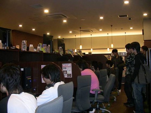 画像ギャラリー No.009のサムネイル画像 / 連載「オンラインゲーム ネットカフェランキング」――第三回めのお題は,「ネットカフェでオンラインゲームを遊ぶ価値」について