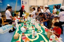 ���������꡼ No.009�Υ���ͥ������ / �����������㥷�硼2011�ס�����ӥå������Ȥ�6��16��19���˳��ŷ��ꡣ50�����ˤ򿶤��֤�����Ÿ����