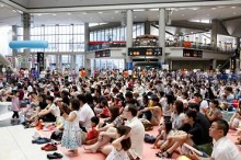 ���������꡼ No.011�Υ���ͥ������ / �����������㥷�硼2011�ס�����ӥå������Ȥ�6��16��19���˳��ŷ��ꡣ50�����ˤ򿶤��֤�����Ÿ����