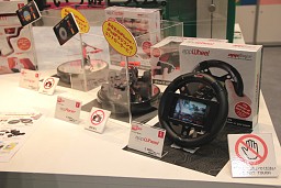 ���������꡼ No.002�Υ���ͥ������ / Ω�λ륢���Ȥ�iPhone����Υ饸����ʤɿ������ƥब¿����Ÿ�����������㥷�硼2011�ץ�ݡ���