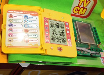 ���������꡼ No.011�Υ���ͥ������ / Ω�λ륢���Ȥ�iPhone����Υ饸����ʤɿ������ƥब¿����Ÿ�����������㥷�硼2011�ץ�ݡ���