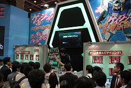 ���������꡼ No.015�Υ���ͥ������ / Ω�λ륢���Ȥ�iPhone����Υ饸����ʤɿ������ƥब¿����Ÿ�����������㥷�硼2011�ץ�ݡ���