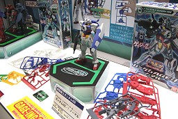 ���������꡼ No.017�Υ���ͥ������ / Ω�λ륢���Ȥ�iPhone����Υ饸����ʤɿ������ƥब¿����Ÿ�����������㥷�硼2011�ץ�ݡ���