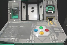 ���������꡼ No.022�Υ���ͥ������ / Ω�λ륢���Ȥ�iPhone����Υ饸����ʤɿ������ƥब¿����Ÿ�����������㥷�硼2011�ץ�ݡ���