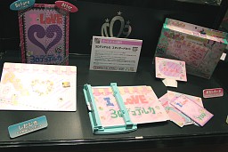 ���������꡼ No.038�Υ���ͥ������ / Ω�λ륢���Ȥ�iPhone����Υ饸����ʤɿ������ƥब¿����Ÿ�����������㥷�硼2011�ץ�ݡ���